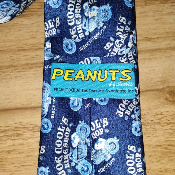 Peanuts Joe Cool's Bike Shop Blue White 100% Silk Tie - Picture 2 of 2